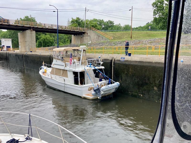 2001 Mainship 390 Trawler