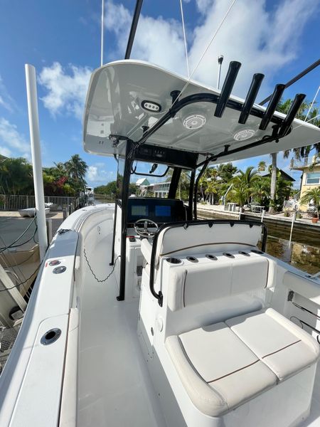 2022 Sea Hunt 30 Gamefish CB