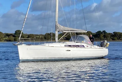 2010 Beneteau Oceanis 37
