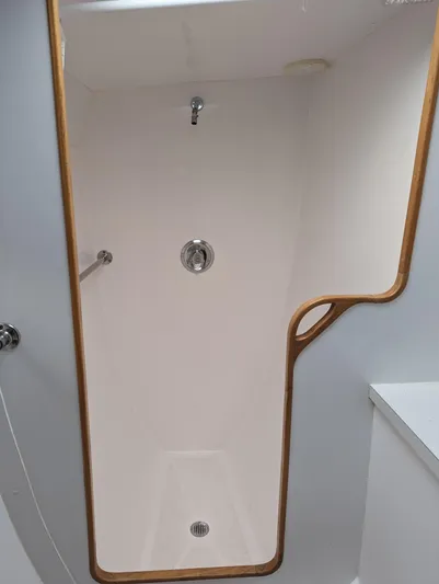  Yacht Photos Pics Shower area in a 2000 Manta 42 yacht, featuring minimalist design and fixtures.