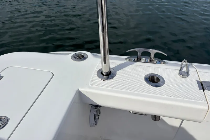 Hammercat 35-115 Yacht Photos Pics 2021 Hammer Yachts HammerCat 35 deck detail with cleat and rod holders.