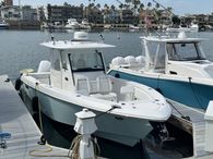 2019 Everglades 335 Center Console