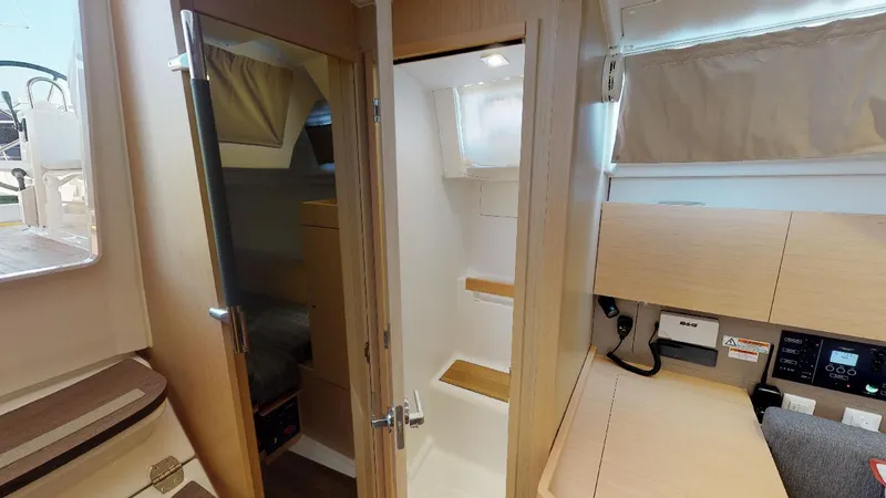 Sea Lilly Yacht Photos Pics 