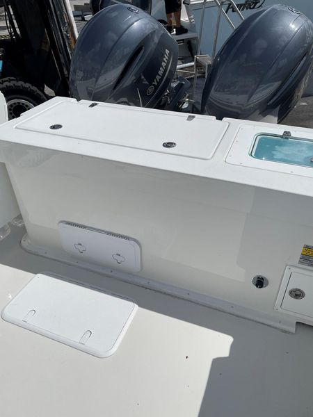 2022 Parker 2501 Center Console