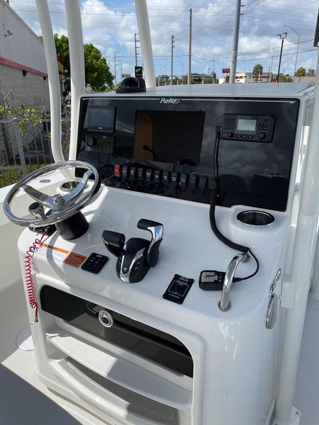2022 Parker 2501 Center Console