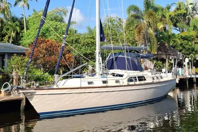 Island Packet 485