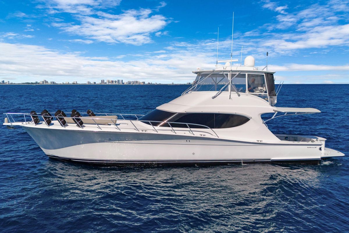2016 Hatteras 63 