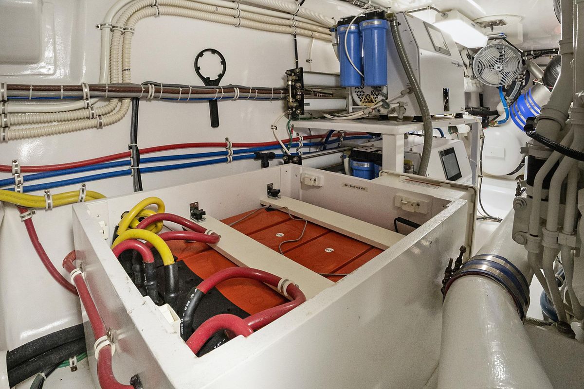 2016 Hatteras 63 