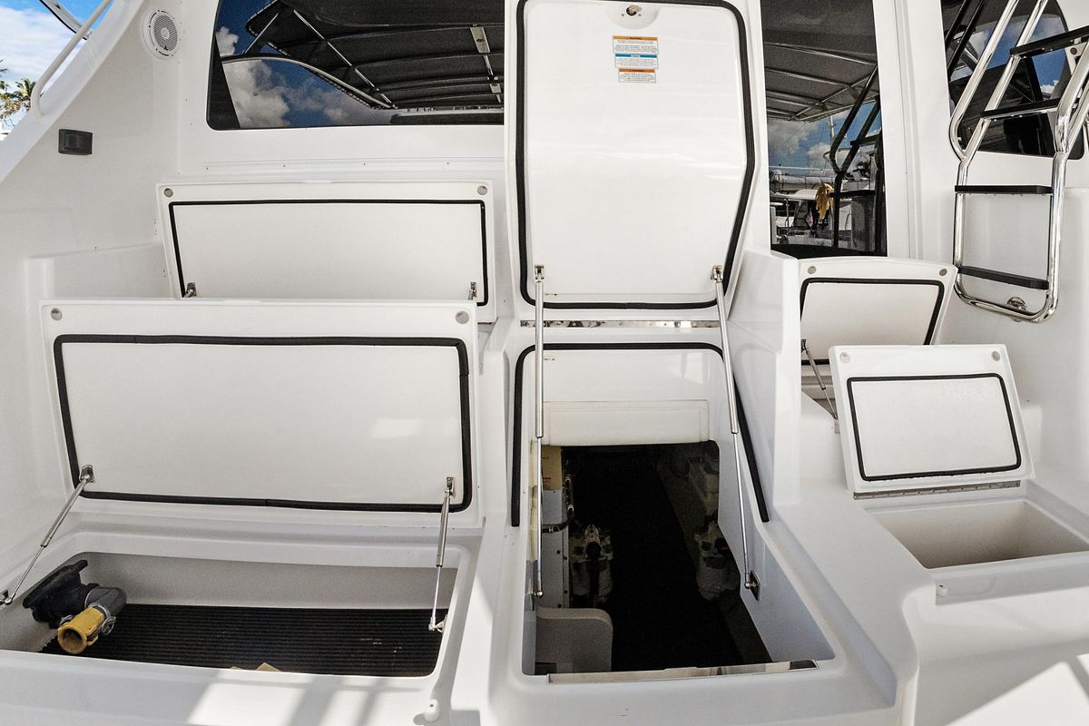 2016 Hatteras 63 