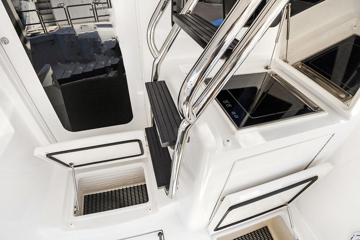 2016 Hatteras 63 