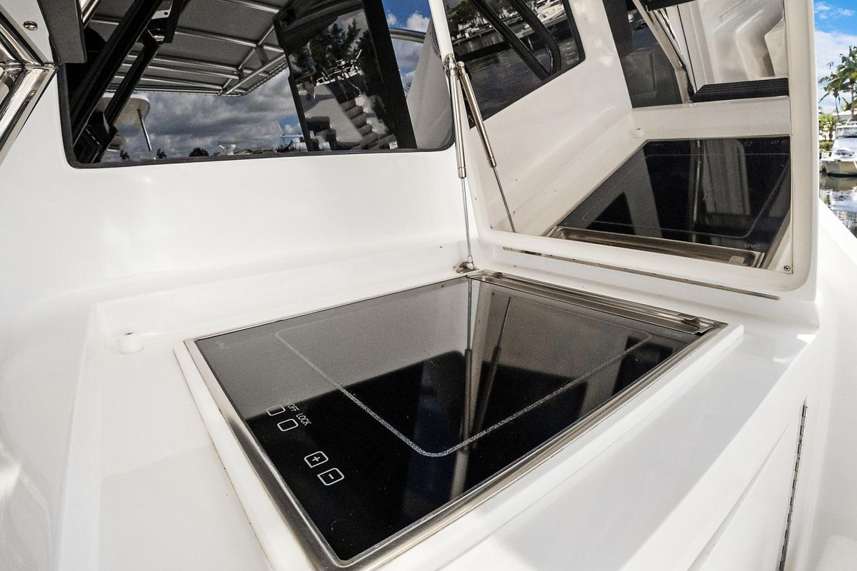 2016 Hatteras 63 