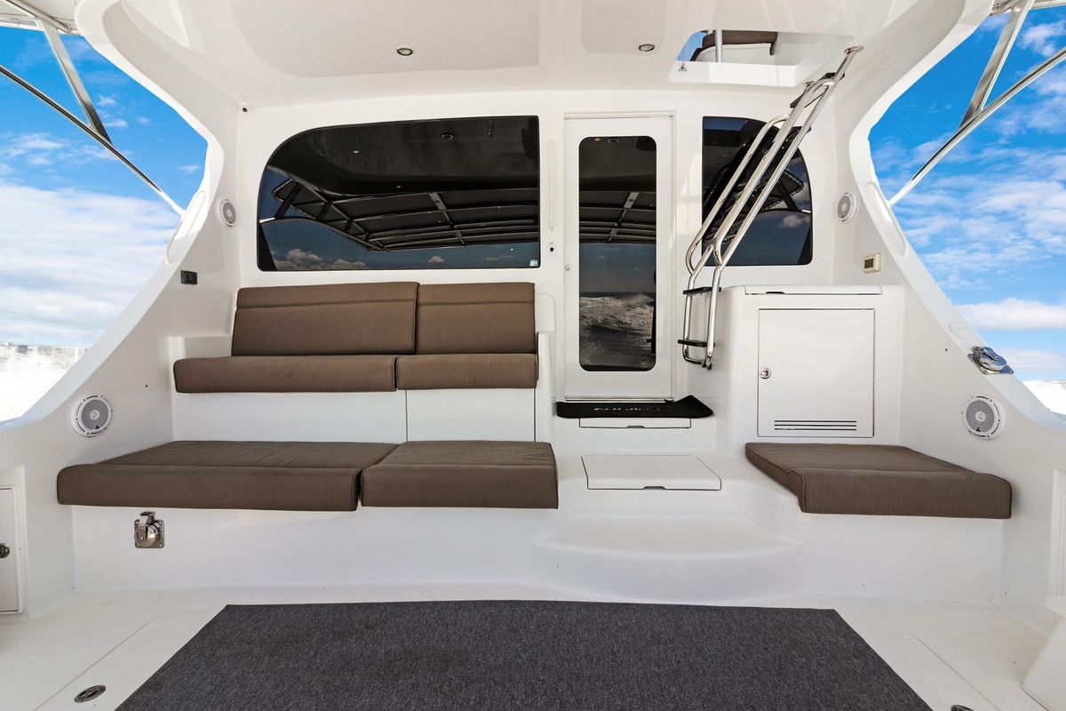 2016 Hatteras 63 