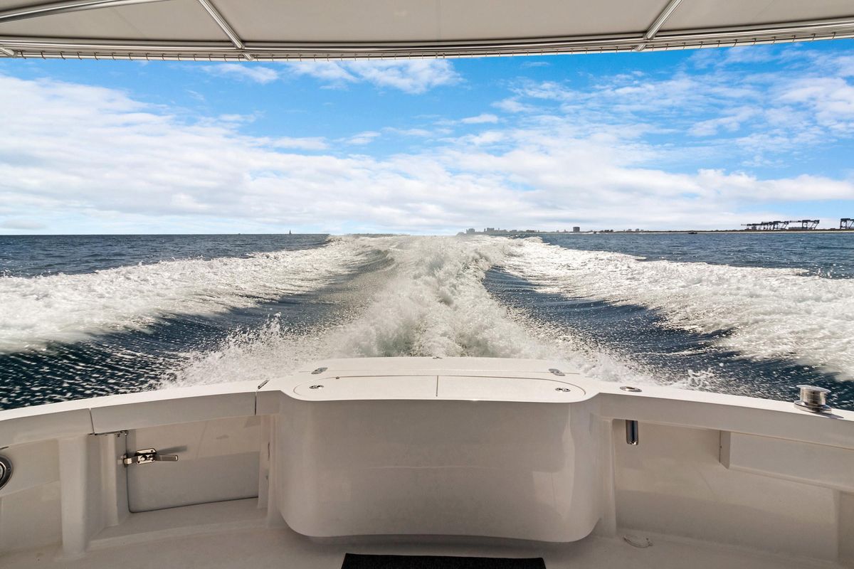 2016 Hatteras 63 