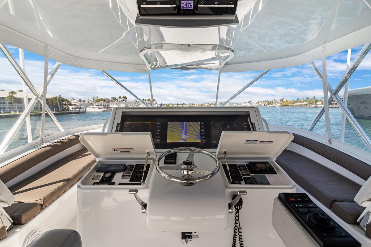 2016 Hatteras 63 