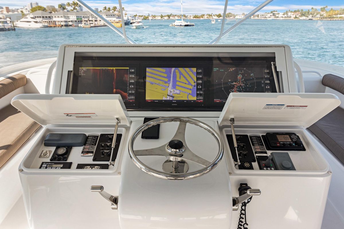 2016 Hatteras 63 