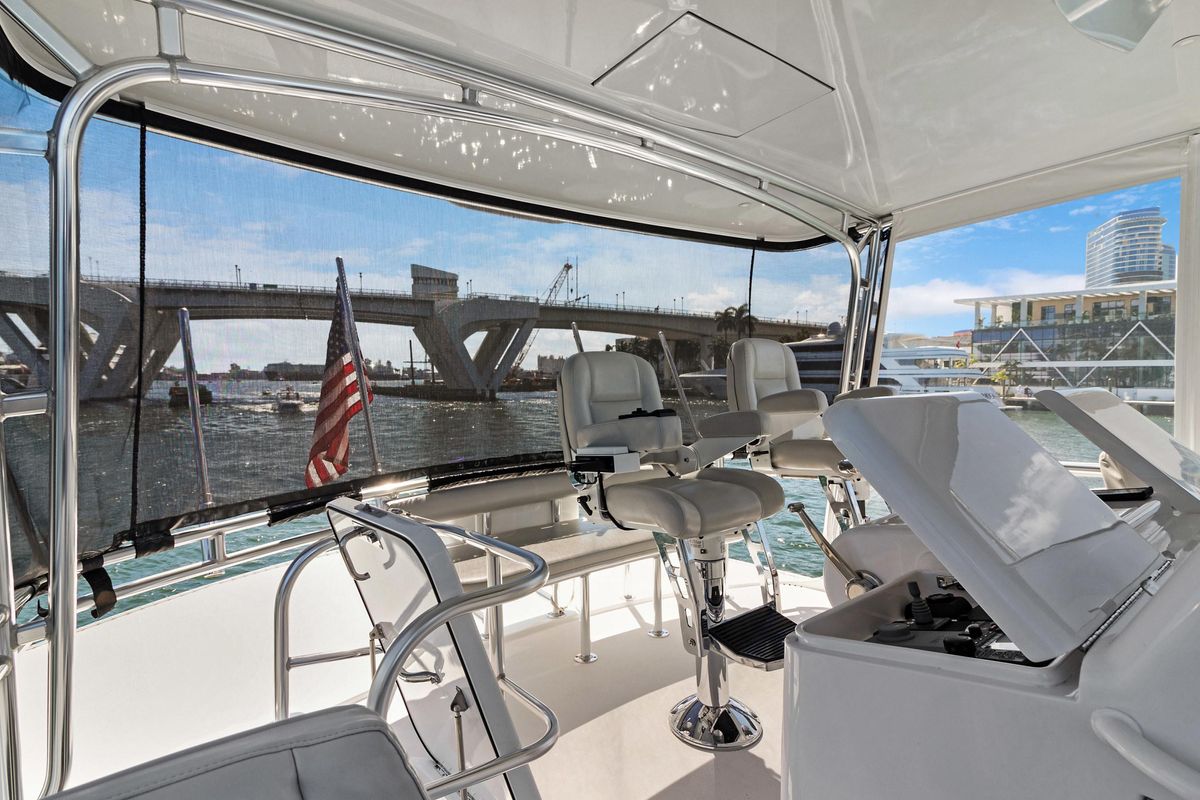 2016 Hatteras 63 