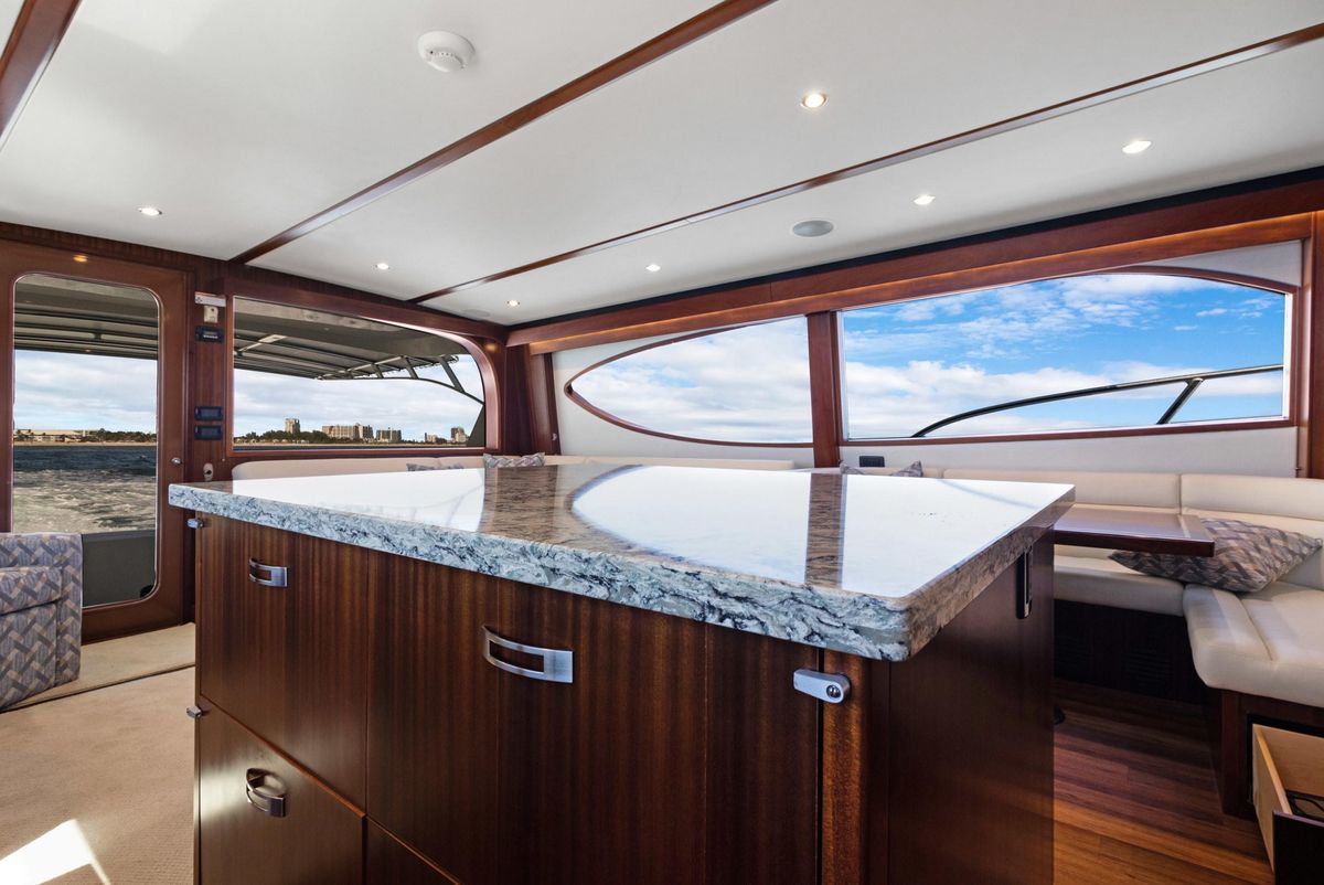 2016 Hatteras 63 