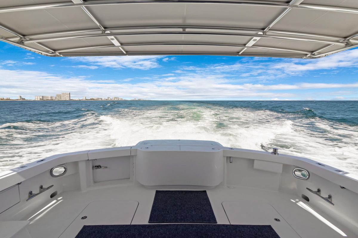 2016 Hatteras 63 