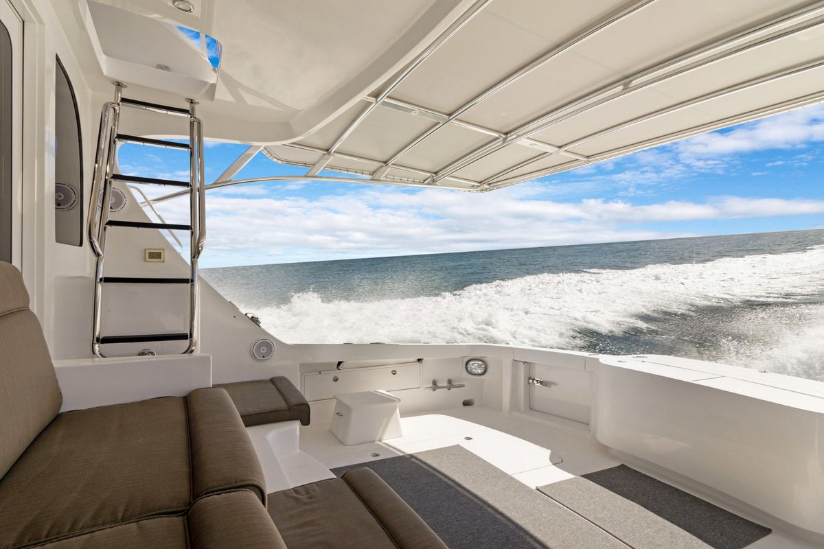 2016 Hatteras 63 