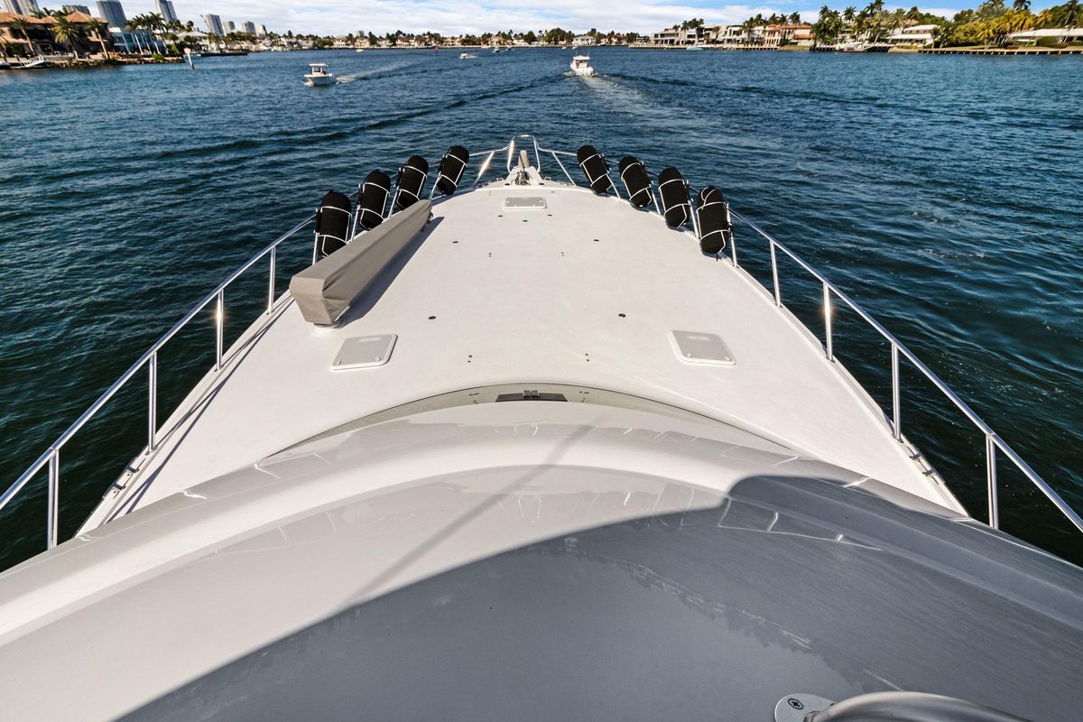 2016 Hatteras 63 