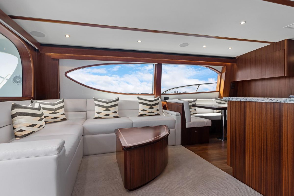 2016 Hatteras 63 