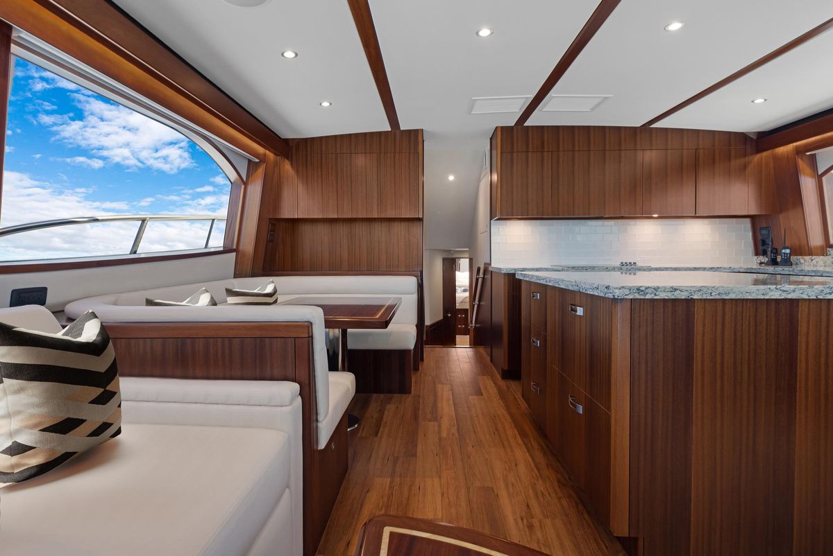 2016 Hatteras 63 
