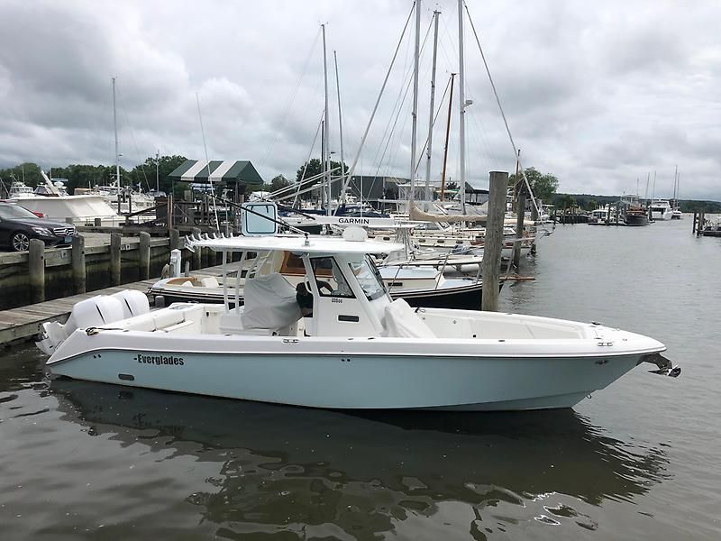 2019 Everglades 335 Center Console