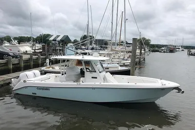 2019 Everglades 335 Center Console