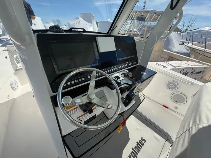 Ariel Yacht Photos Pics 