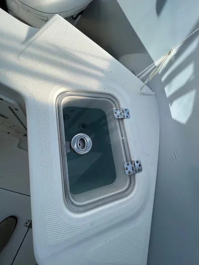  Yacht Photos Pics 2022 Edgewater 285CC boat compartment with transparent lid and metal hinges.