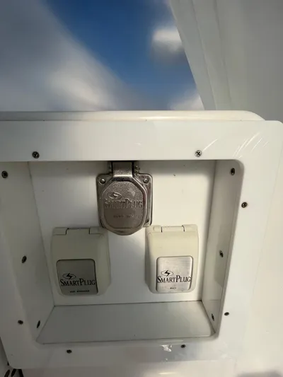  Yacht Photos Pics Edgewater 285CC 2022 boat with SmartPlug electrical outlets.