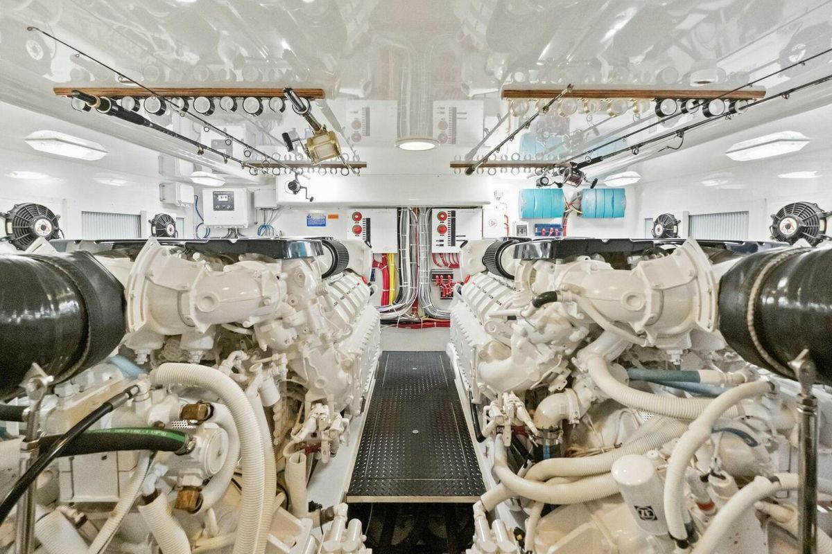 2015 Viking 52 
