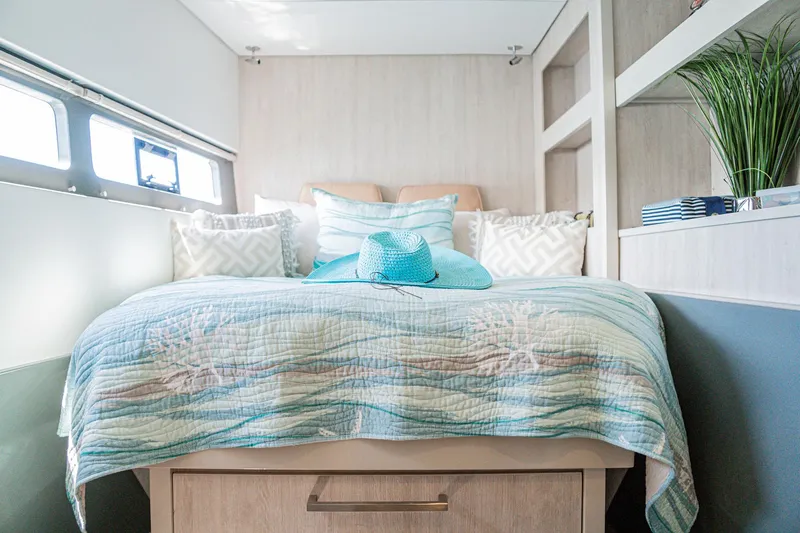 Windward Destiny Yacht Photos Pics Port Hull Double Cabin