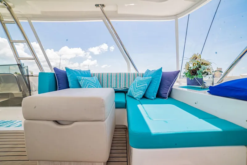 Windward Destiny Yacht Photos Pics Aft Flybridge Seating