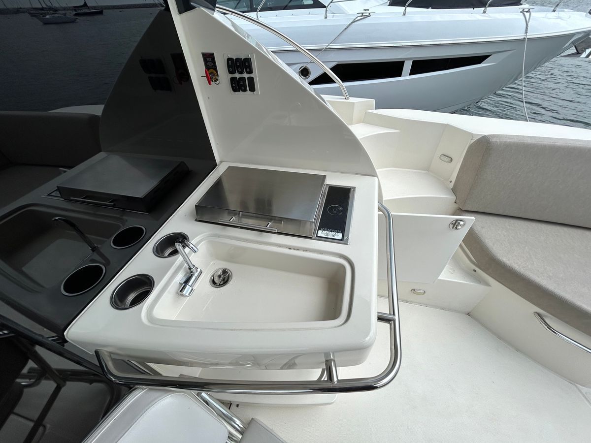 2018 Carver 52 