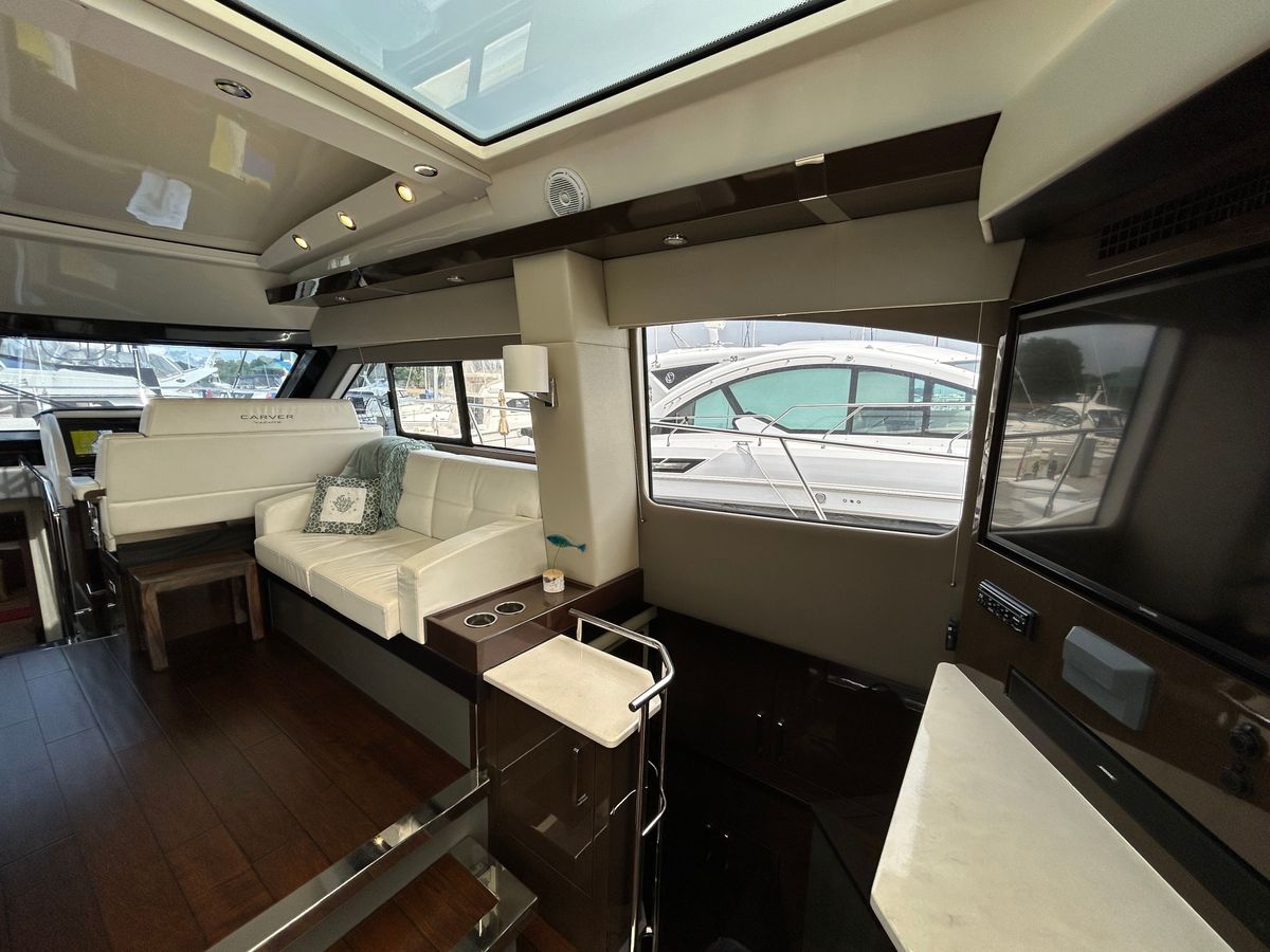 2018 Carver 52 