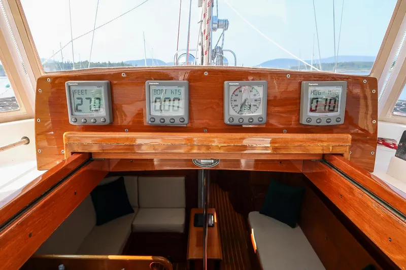 Loon Yacht Photos Pics Hinckley Sou'wester 42 cockpit instruments, 1988 model, featuring depth, speed, and navigation displays.