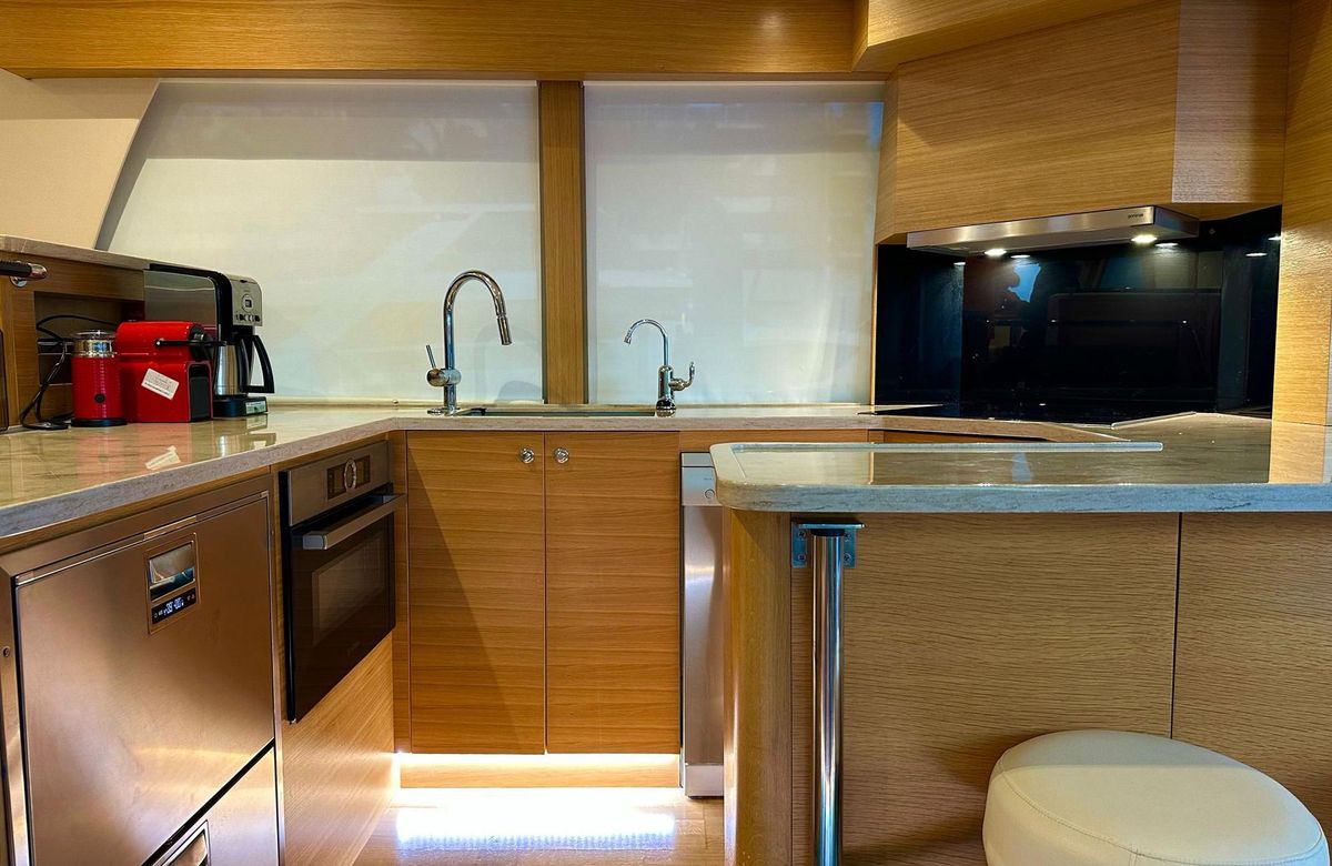 2021 Outer Reef Trident 62 