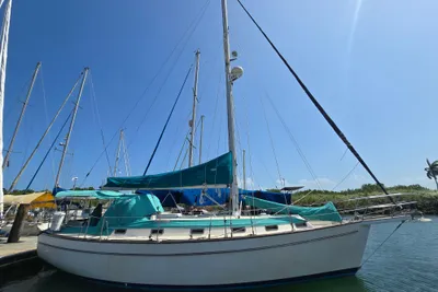 Island Packet 38