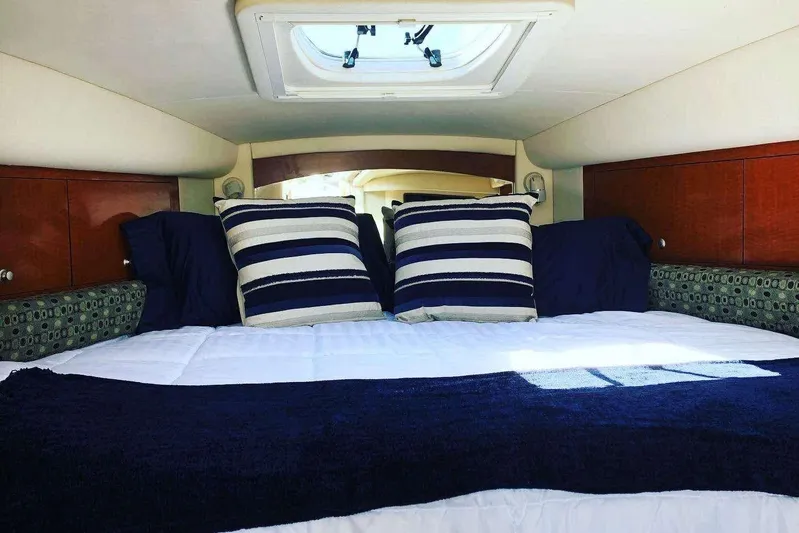 Maximus Yacht Photos Pics Luxurious cabin interior of 2005 Sea Ray 340 Sundancer with cozy bedding.