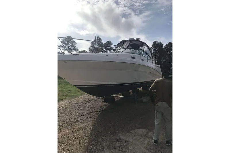 Maximus Yacht Photos Pics 2005 Sea Ray 340 Sundancer boat on land, viewed from the side.