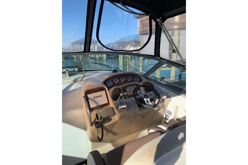 Maximus Yacht Photos Pics 2005 Sea Ray 340 Sundancer helm with steering wheel and navigation equipment.