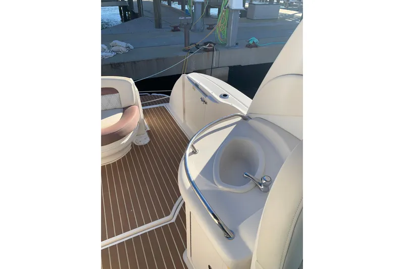 Maximus Yacht Photos Pics 2005 Sea Ray 340 Sundancer boat deck with seating and sink area.