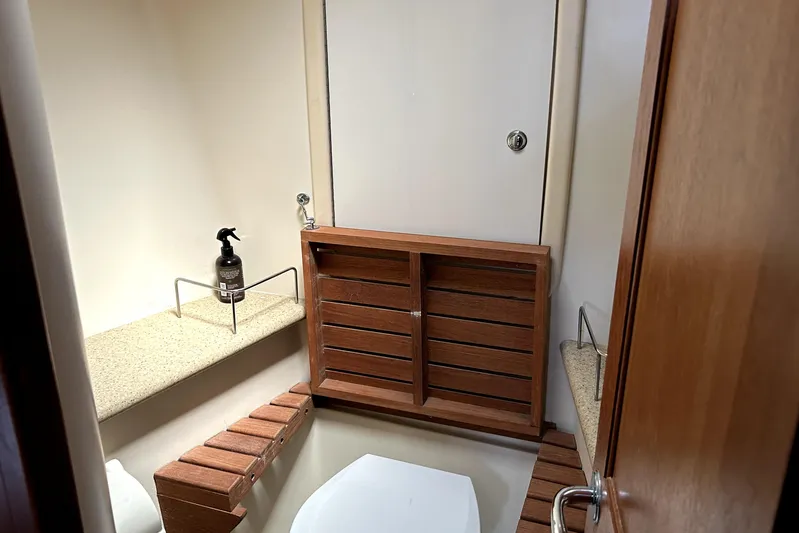 Island Myst II Yacht Photos Pics 2007 Hunter 41 Deck Salon bathroom with wooden accents and modern fixtures.