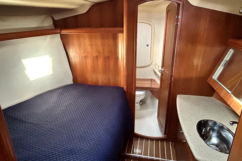 Island Myst II Yacht Photos Pics 2007 Hunter 41 Deck Salon interior with bed, sink, and bathroom.