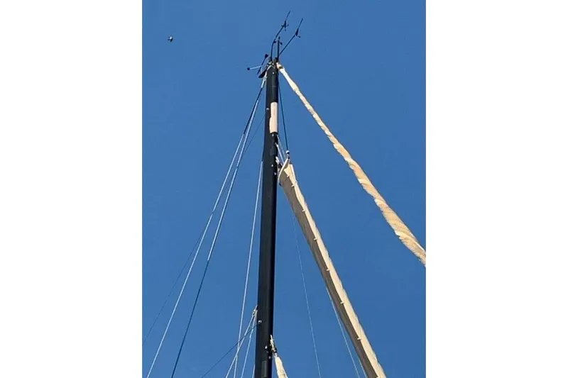Zed4 Yacht Photos Pics Mast of 2009 Class 40 Akilaria RC2 sailboat against clear blue sky.