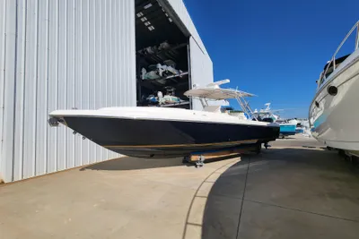 Intrepid 323 Cuddy