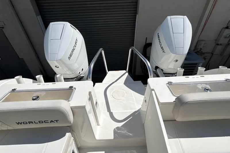 Wcn 57599 325cc Yacht Photos Pics 2025 World Cat 325 CC boat with dual Mercury engines, rear view.