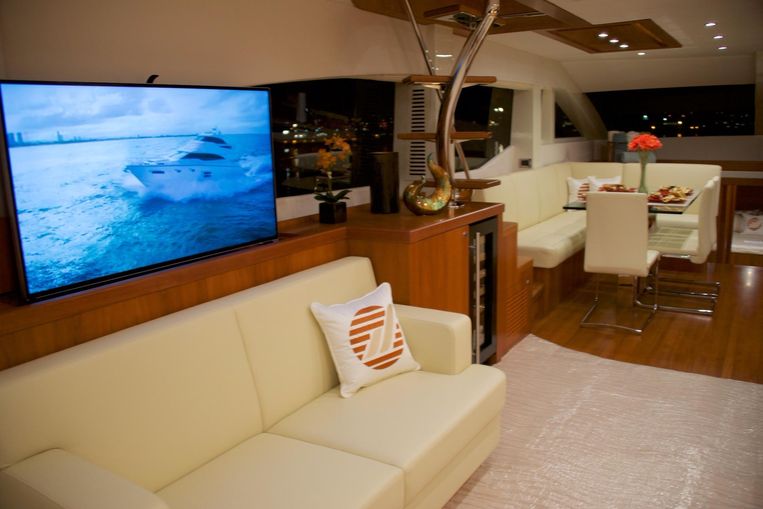 2024-70-johnson-70-motor-yacht-sky-lounge