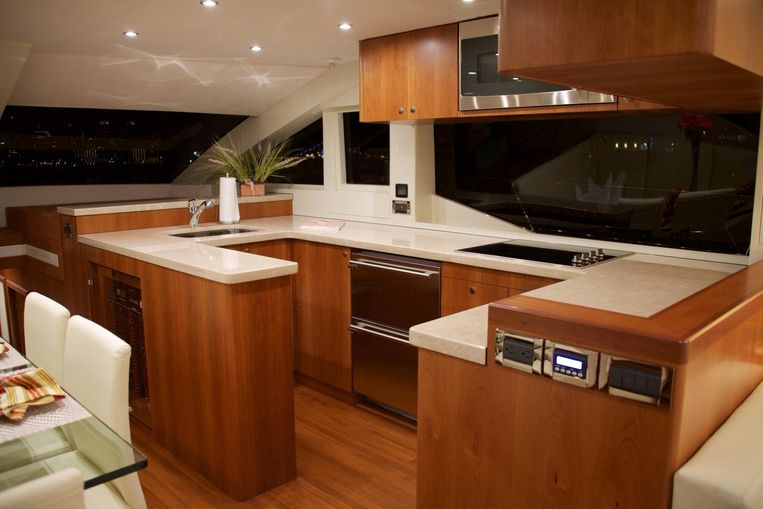 2024-70-johnson-70-motor-yacht-sky-lounge